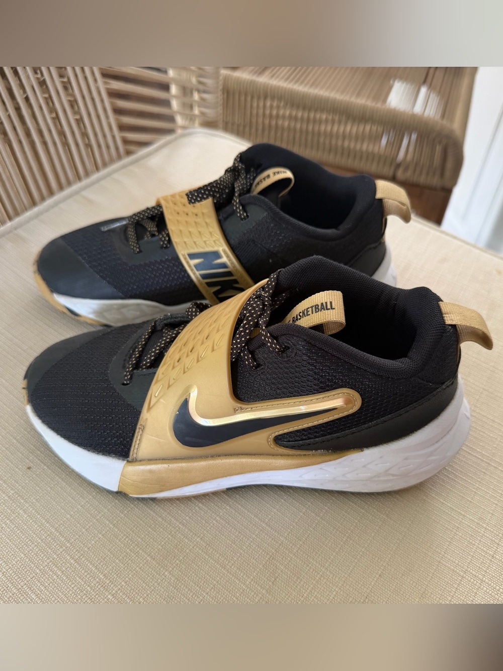 Nike Kids' Team Hustle D 12 Basketball Shoes